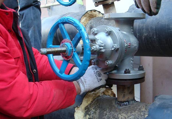 管道阀门现场施工作业