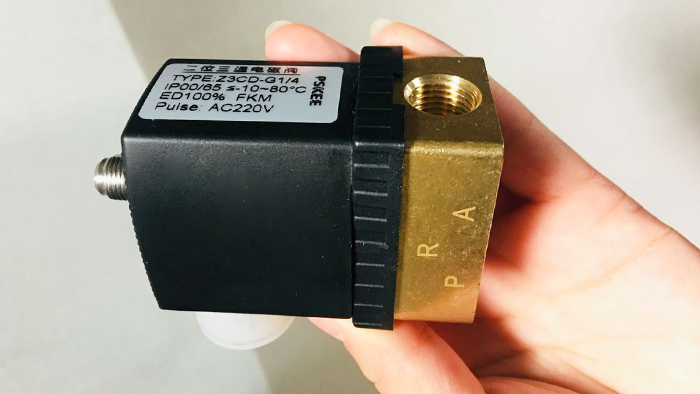 二位三通微型电磁阀图片