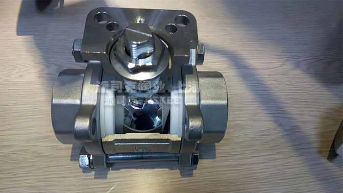 带平台二片式球阀图片