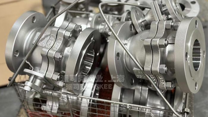 不锈钢带压盖法兰球阀图片